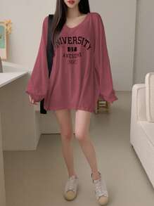 DAZY 女式春夏宽松休闲 V 领落肩长袖字母印花 T 恤、图案 T 恤 - 酒紅色 - 查看 3