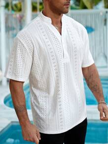 Manfinity Homme Camisa casual de manga corta con bordado calado en unicolor para hombres de talla grande