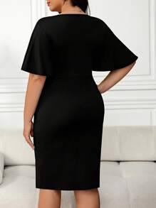 SHEIN Clasi Plus Size Solid Color Faux Pearl Decor Short Sleeve Minimalist Fashion Dress - Black - View 2