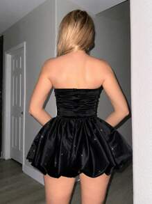 Sweetina Đầm ôm sát mini họa tiết hoa lấp lánh không dây thắt nơ - màu đen - Xem 2