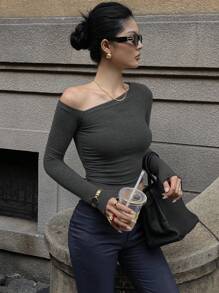 DAZY 1 件女式纯色不对称领褶皱修身短款 T 恤，秋季服装长袖女式上衣 - 深灰色 - 查看 5