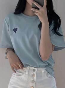 DAZY 女士圆领刺绣撞色心形图案 T 恤，简约设计可爱上衣 - 藍色 - 查看 3