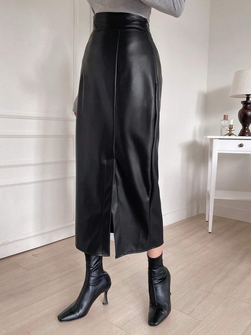 Women's High Waist Fashionable PU Solid Color Elegant Korean-Style Skirt Petite