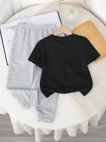 SHEIN 2 件赛车、跑车、NY、纽约市、年轻男孩印花休闲圆领短袖上衣和裤子套装 - 彩色 - 查看 2