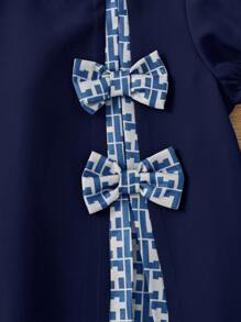 Vestido jumper de niña joven con parches de unicolor tejido y decoración de lazo a cuadros - Azul - Ver 4