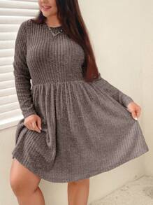SHEIN Essnce Plus Size Women Solid Color Round Neck Long Sleeve Ribbed Casual Dress For Autumn