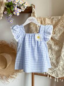 SHEIN Young Girls Summer Square Collar Cap Sleeve T-Shirt Top, Using Woven Fabric, Loose Version, Blue And White Checkered Elegant Style Fashion, Lovely Design Of Cap Sleeve, Sleeve Accessories Lace Decoration Is Exquisite And Beautiful, Clothes Decorated With A Flower Decoration, Adding A Touch Of Sweet And . Suitable For Garden Photography, Outing, Seaside Holiday, Home Relaxation, Dancing, Sports, Party