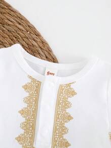 Cozy Pixies 男婴传统图案立领短袖连体衣，休闲百搭 - 白色 - 查看 4