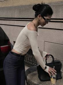 DAZY 1 件女式不对称露肩纯色短下摆长袖 T 恤，秋季 Y2k，秋季女装 - 米色 - 查看 2