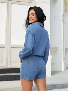SHEIN Essnce Macacão Casual de Denim Lavado de Manga Longa com Ombro Caído e Abotoamento Simples para Mulheres - Lavagem clara - Visão 2