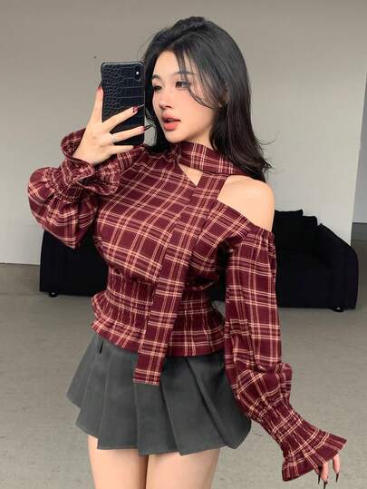 DAZY 时尚红色格子撞色不对称肩部镂空设计系带领长袖荷叶边下摆女衬衫，适合秋季、春季和夏季