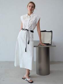 MOTF PREMIUM FITTED COTTON 3D FLORAL APPLIQUES SLEEVELESS SHIRT - White - View 5