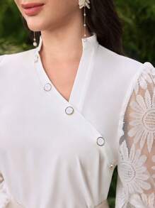 Modelyn Blusa da donna a manica lunga con colletto asimmetrico, in pizzo a motivo di girasole - Bianco - Visualizzare 2