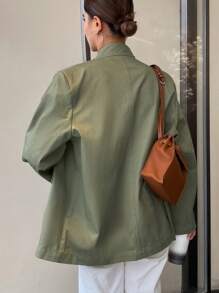 Livesso 女士休闲街头时尚简约纯色翻盖口袋拉链常规款夹克女外套 - 軍綠色 - 查看 3