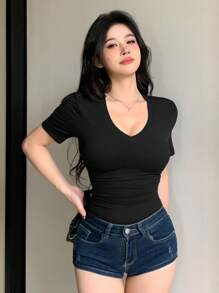 DAZY Women's Summer Solid Color V-Neck Slim Fit Short Sleeve T-Shirt