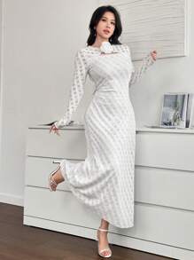 Modelyn Robe de dentelle à taille affinée avec décoration de fleurs de rose