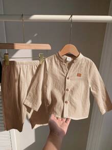 SHEIN 2 件套男婴和女婴休闲卡其色长袖立领衬衫和松紧腰裤基本款服装，适合生日派对、新年派对、晚会、表演、婚礼、月度、洗礼和 1 岁生日庆祝活动、婴儿洗礼 - 卡其色 - 查看 5