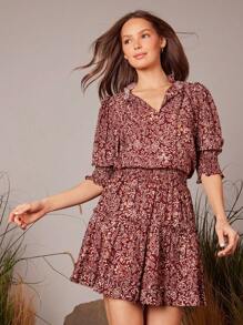 WESTFADE 春季佩斯利印花编织领口蝴蝶结前短款泡泡袖农家衬衫上衣和褶饰腰部荷叶边分层迷你裙女式两件套夏季海滩度假装 - 棕色 - 查看 1