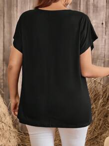 SHEIN LUNE 大码休闲度假字母印花镂空T恤 大码西部风T恤图案上衣 朋克音乐节T恤 摇滚图案T恤 女式休闲T恤 波西米亚风女式上衣 女式西部风T恤 草原音乐节T恤 草莓音乐节T恤 朋克T恤 音乐会女式 狂欢节狂欢T恤 女式夏季度假 夏季上衣 女式图案T恤 夏季新款 夏季新款 - 黑色 - 查看 2