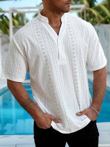 Manfinity Homme Camisa casual de manga corta con bordado calado en unicolor para hombres de talla grande