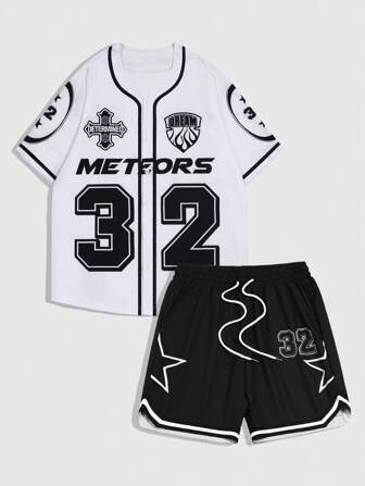 Prep Conjunto de dos piezas con camisa de béisbol de manga corta con detalles en contraste, estampados de letras y números, y pantalones cortos casuales para hombre