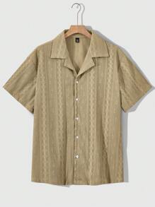 Manfinity RSRT قميص كاجوال بأكمام قصيرة أحادي الصدر للرجال ذوي البدانة مطبوع بنقوش هندسية - كاكي - مشاهدة 1