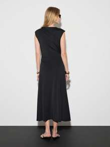 AiiRZ 优雅无袖中长连衣裙，A字版型，适合职业商务办公穿着，经典晚宴、婚礼宾客及工作场合。