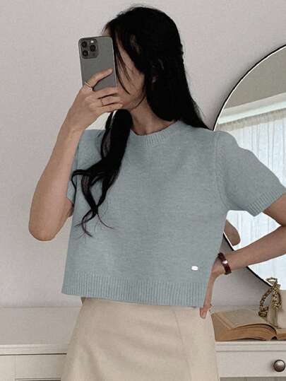 DAZY 纯色圆领短袖修身短款休闲针织上衣，适合女士春秋季服装