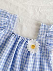 SHEIN Young Girls Summer Square Collar Cap Sleeve T-Shirt Top, Using Woven Fabric, Loose Version, Blue And White Checkered Elegant Style Fashion, Lovely Design Of Cap Sleeve, Sleeve Accessories Lace Decoration Is Exquisite And Beautiful, Clothes Decorated With A Flower Decoration, Adding A Touch Of Sweet And . Suitable For Garden Photography, Outing, Seaside Holiday, Home Relaxation, Dancing, Sports, Party