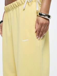 SUMWON WOMEN Wide Leg Jogger Sweatpants Cozy Fleece Athletic Loungewear With Pockets Elastic Waist Casual Workout Training Athleisure Pants Fall Winter ComFort Graduation,Back To School Outfits,Graduation,Teacher Outfits For Women,Back To School