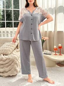 Conjunto de pijama de pantalón corto y blusa de punto acanalado con aplicación de encaje en talla grande