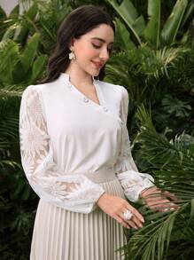 Modelyn Blusa da donna a manica lunga con colletto asimmetrico, in pizzo a motivo di girasole - Bianco - Visualizzare 7