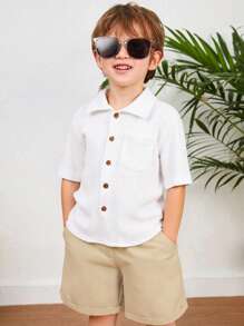 SHEIN 年轻男孩纹理图案短袖衬衫，简约时尚，搭配纯色短裤和牛仔裤，时尚舒适，百搭耐用，适合男孩的日常生活、外出、聚会、学校等