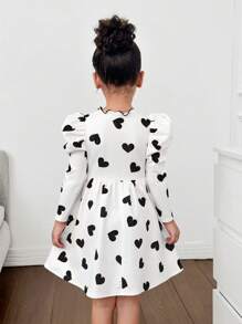SHEIN Vestido de manga larga con cuello redondo y estampado de corazón, estilo de moda callejera para niñas jóvenes