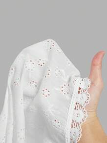 SHEIN MOD بلوزة كاجوال بيضاء بياقة V أنثوية وباطار نسيج جاكارد للنساء من المقاسات الكبيرة - أبيض - مشاهدة 5