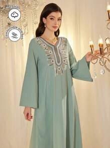 Al Najma 女式拼布腰带 V 领喇叭袖阿拉伯风格长裙 - 綠色 - 查看 2