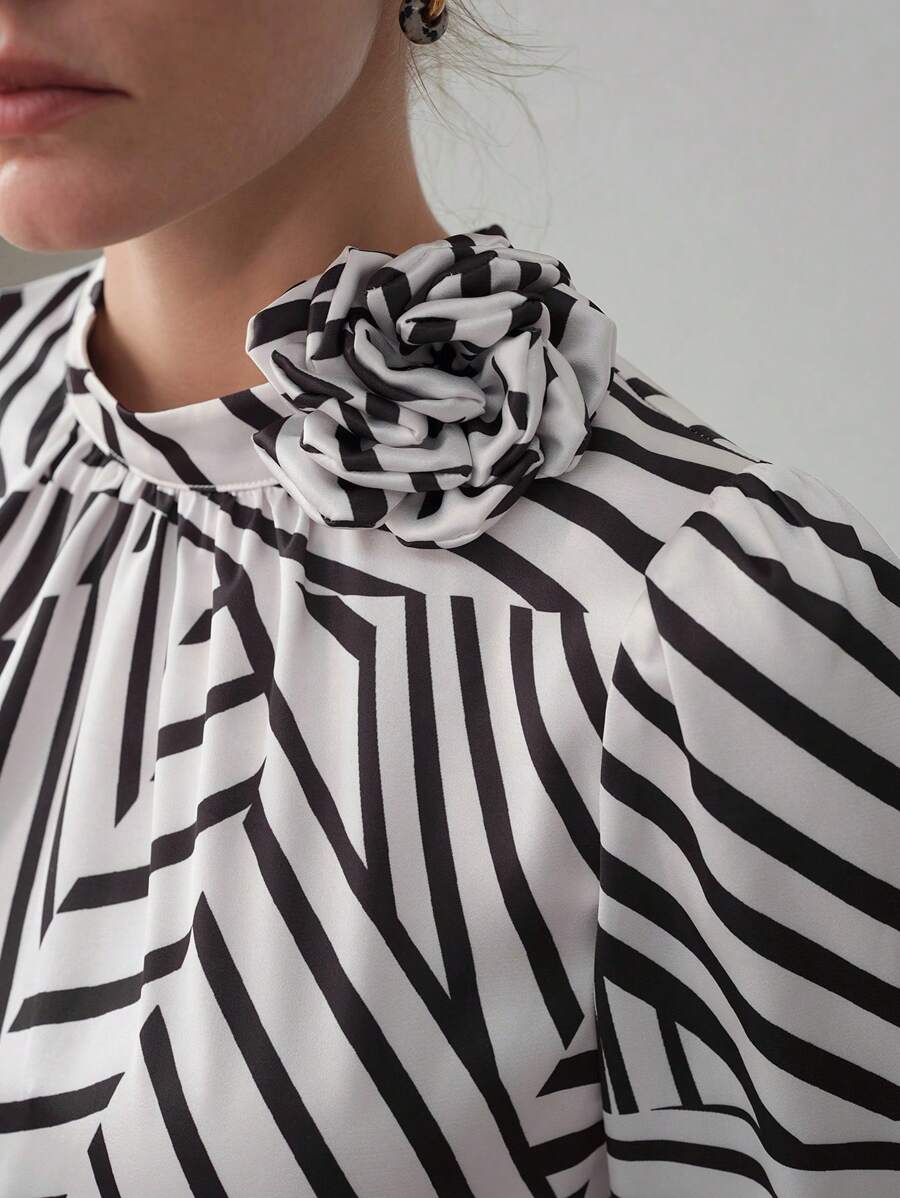 MOTF PREMIUM STRIPED STEREO FLORAL BLOUSE - Black and White - View 2