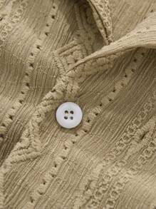 Manfinity RSRT قميص كاجوال بأكمام قصيرة أحادي الصدر للرجال ذوي البدانة مطبوع بنقوش هندسية - كاكي - مشاهدة 4