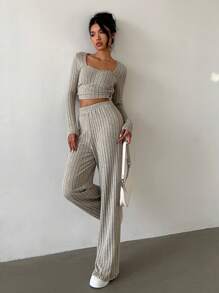 SHEIN Essnce Conjunto de 2 piezas informal de top corto de manga larga de punto acanalado y pantalones en unicolor para mujeres