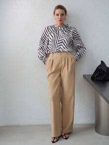 MOTF PREMIUM STRIPED STEREO FLORAL BLOUSE - Black and White - View 3