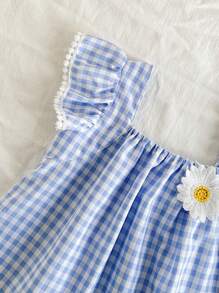 SHEIN Young Girls Summer Square Collar Cap Sleeve T-Shirt Top, Using Woven Fabric, Loose Version, Blue And White Checkered Elegant Style Fashion, Lovely Design Of Cap Sleeve, Sleeve Accessories Lace Decoration Is Exquisite And Beautiful, Clothes Decorated With A Flower Decoration, Adding A Touch Of Sweet And . Suitable For Garden Photography, Outing, Seaside Holiday, Home Relaxation, Dancing, Sports, Party