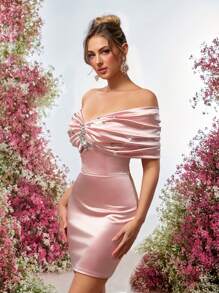 SHEIN Belle Elegancki, romantyczny, różowy, satynowy, elastyczny, odsłaniający ramiona, marszczony, zdobiony kryształkami, dopasowany w talii, dopasowany krój, krótki fason, skromny ubiór Strój damski/festiwalowy/koncertowy Strój damski/karnawałowy Strój festiwalowy/karnawałowy/wiosna/lato, sukienka na randkę/urodziny/imprezę koktajlową, sukienka dla gościa weselnego