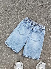 SHEIN 青少年男童时尚休闲 Y2K 镂空破洞毛边可爱混搭汽车字母彩色章节设计蓝色牛仔宽松直筒短裤，适合儿童日常穿着，柔软舒适，是春夏儿童的理想选择。