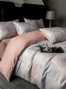 4 件套豪华多色床上用品套装，包括 1 张床单、1 个羽绒被套、2 个枕套，面料柔软舒适，适合家庭卧室和酒店