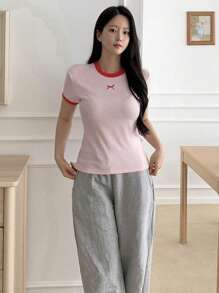 DAZY 女士短袖彩塊T卹，刺繡蝴蝶結細節，夏季款