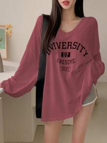DAZY 女式春夏宽松休闲 V 领落肩长袖字母印花 T 恤、图案 T 恤 - 酒紅色 - 查看 4