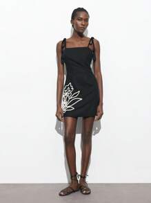 Maija 女式黑色花卉刺绣细肩带波西米亚风格短裙，优雅海滩度假，适合圣帕特里克节、春假、复活节、音乐节 - 黑色 - 查看 2