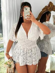 Flirla Blusa elegante de gasa blanca con mangas con volantes y escote calado para mujer de talla grande, ideal para vacaciones