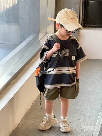 SHEIN 2 件套年轻男孩休闲拼色蓝色、军绿色、卡其色、黑色夏季条纹和字母印花短袖 T 恤和松紧腰短裤套装，适合居家、外出、学校、节日派对、旅行、春夏