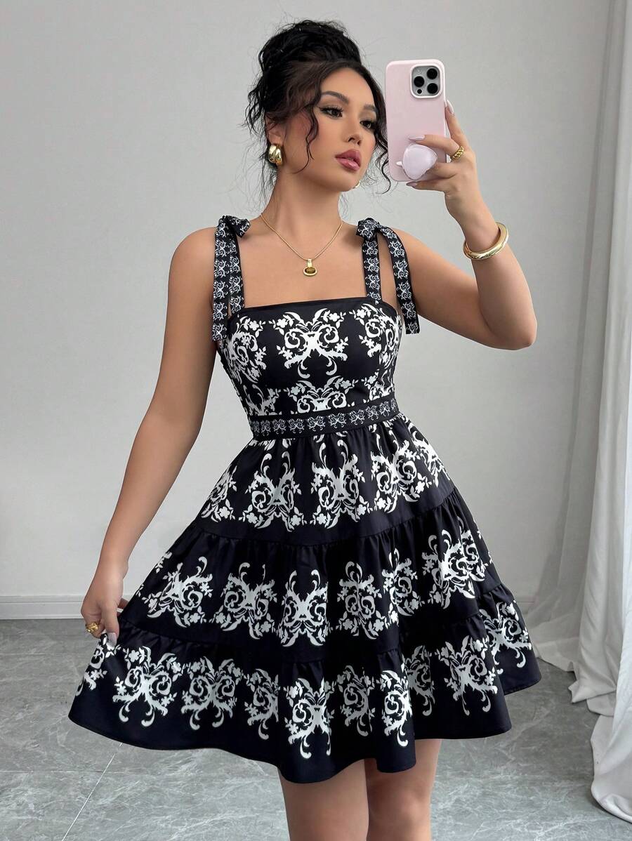 SHEIN Holidaya Váy ngắn đen in họa tiết cổ điển, dây buộc, thời trang và tối giản - màu đen - Xem 1